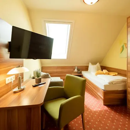 Πανσιόν Zum Steinhof 3*
